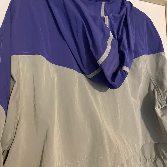 Lululemon Windbreaker - Picture 7 of 9